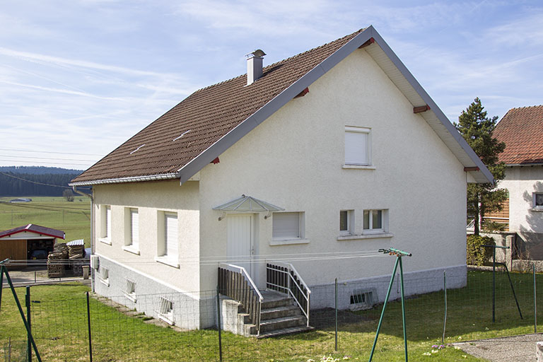 Façades postérieure et latérale droite. © Sonia Dourlot / Région Bourgogne-Franche-Comté, Inventaire du patrimoine - 2015