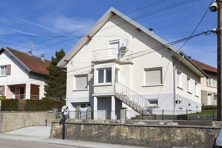 Façades antérieure et latérale droite. © Sonia Dourlot / Région Bourgogne-Franche-Comté, Inventaire du patrimoine - 2015