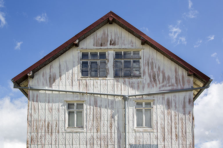 Façade latérale droite : fenêtres des niveaux supérieurs. © Sonia Dourlot / Région Bourgogne-Franche-Comté, Inventaire du patrimoine - 2015 Façade latérale droite : fenêtres des niveaux supérieurs. © Sonia Dourlot / Région Bourgogne-Franche-Comté, Inventaire du patrimoine - 2015