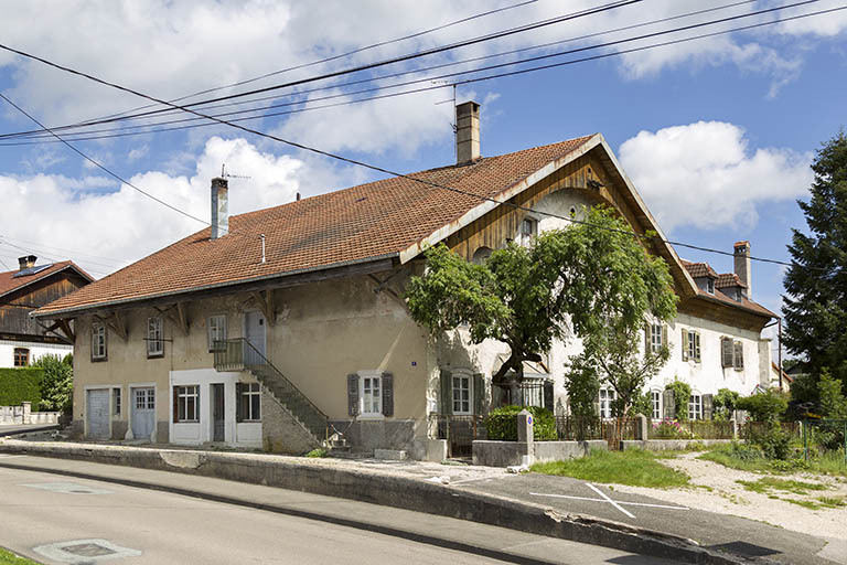 Vue d'ensemble, depuis le sud : façades antérieure et latérale gauche de la ferme. © Sonia Dourlot / Région Bourgogne-Franche-Comté, Inventaire du patrimoine - 2015 Vue d'ensemble, depuis le sud : façades antérieure et latérale gauche de la ferme. © Sonia Dourlot / Région Bourgogne-Franche-Comté, Inventaire du patrimoine - 2015