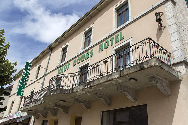 Façade antérieure : balcon. © Sonia Dourlot / Région Bourgogne-Franche-Comté, Inventaire du patrimoine - 2015
