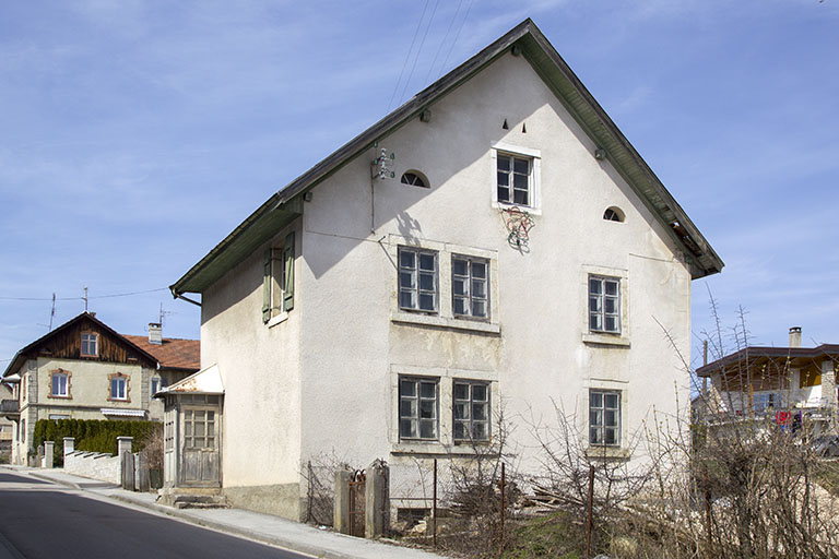 Façades antérieure et latérale droite. © Sonia Dourlot / Région Bourgogne-Franche-Comté, Inventaire du patrimoine - 2015