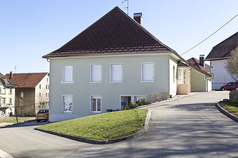 Façade latérale gauche, de trois quarts droite. © Sonia Dourlot / Région Bourgogne-Franche-Comté, Inventaire du patrimoine - 2015