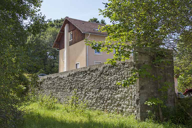 Vestige du mur de la scierie. © Sonia Dourlot / Région Bourgogne-Franche-Comté, Inventaire du patrimoine - 2015 Vestige du mur de la scierie. © Sonia Dourlot / Région Bourgogne-Franche-Comté, Inventaire du patrimoine - 2015
