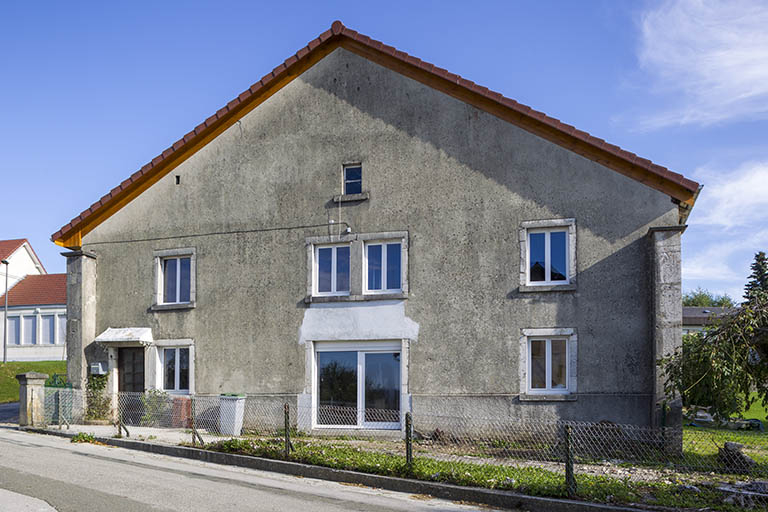 Façade antérieure. © Sonia Dourlot / Région Bourgogne-Franche-Comté, Inventaire du patrimoine - 2015 Façade antérieure. © Sonia Dourlot / Région Bourgogne-Franche-Comté, Inventaire du patrimoine - 2015