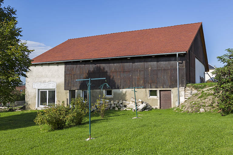 Façade latérale droite, de trois quarts droite. © Sonia Dourlot / Région Bourgogne-Franche-Comté, Inventaire du patrimoine - 2015 Façade latérale droite, de trois quarts droite. © Sonia Dourlot / Région Bourgogne-Franche-Comté, Inventaire du patrimoine - 2015