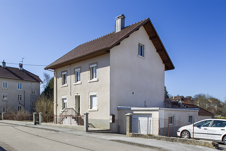 Vue d'ensemble, depuis le nord (façades antérieure et latérale droite). © Sonia Dourlot / Région Bourgogne-Franche-Comté, Inventaire du patrimoine - 2015 Vue d'ensemble, depuis le nord (façades antérieure et latérale droite). © Sonia Dourlot / Région Bourgogne-Franche-Comté, Inventaire du patrimoine - 2015