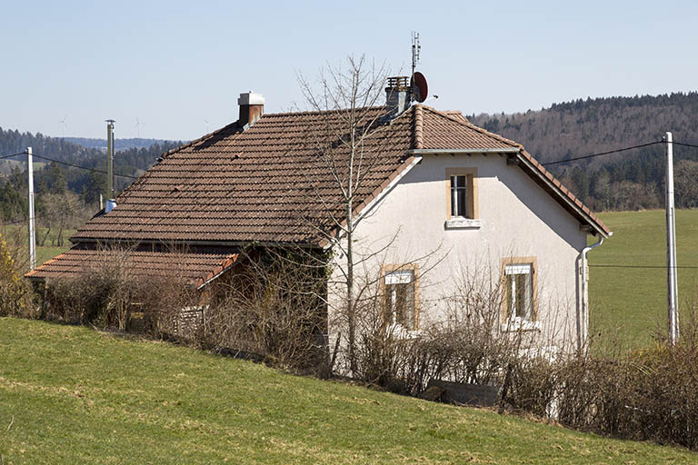 Façades postérieure et latérale droite. © Sonia Dourlot / Région Bourgogne-Franche-Comté, Inventaire du patrimoine - 2015