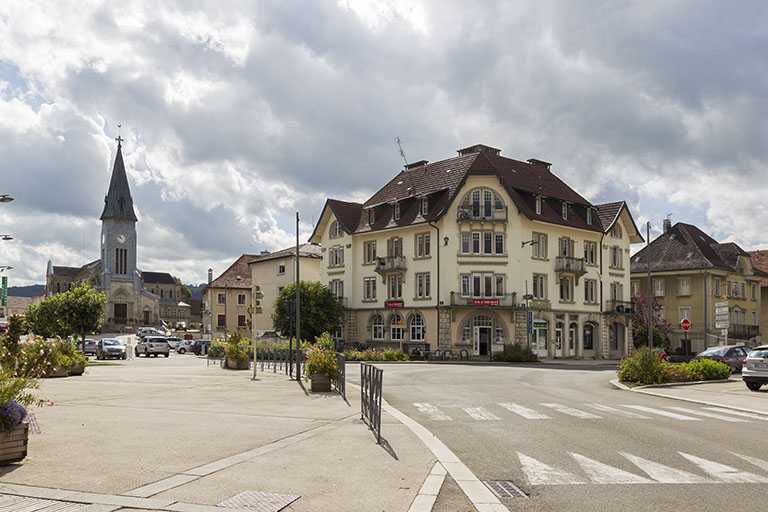 Vue d'ensemble, depuis le nord-ouest (cadrage horizontal). © Sonia Dourlot / Région Bourgogne-Franche-Comté, Inventaire du patrimoine - 2015 Vue d'ensemble, depuis le nord-ouest (cadrage horizontal). © Sonia Dourlot / Région Bourgogne-Franche-Comté, Inventaire du patrimoine - 2015