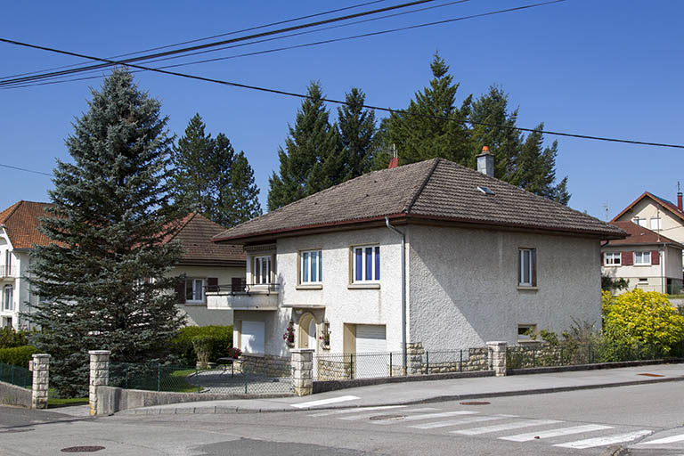 Façades antérieure et latérale droite. © Sonia Dourlot / Région Bourgogne-Franche-Comté, Inventaire du patrimoine - 2015