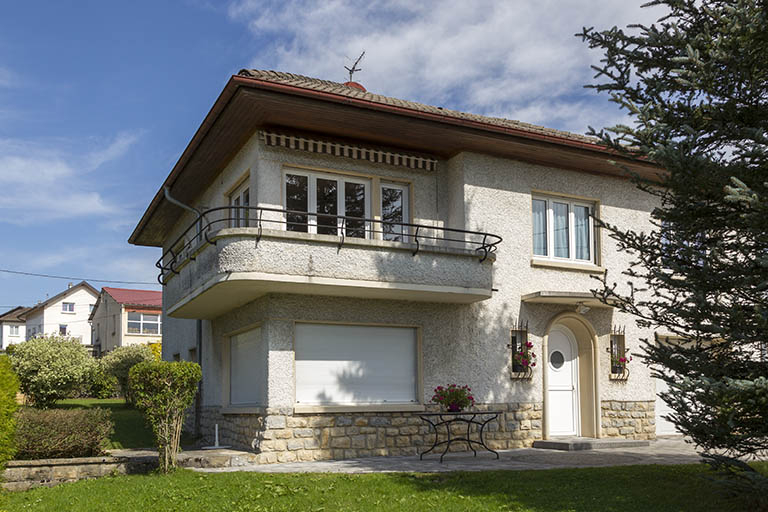 Façade antérieure, de trois quarts gauche. © Sonia Dourlot / Région Bourgogne-Franche-Comté, Inventaire du patrimoine - 2015