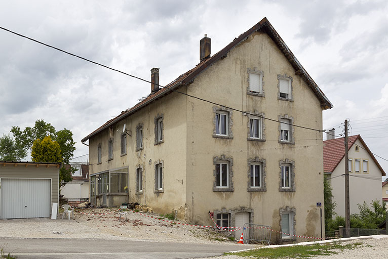 Façades postérieure et latérale gauche. © Sonia Dourlot / Région Bourgogne-Franche-Comté, Inventaire du patrimoine - 2015