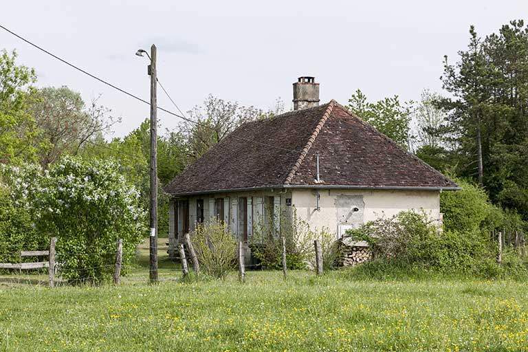 Logement du bâtiment de graduation (rue des Graduations). © Jérôme Mongreville / Région Bourgogne-Franche-Comté, Inventaire du patrimoine - 2015 Logement du bâtiment de graduation (rue des Graduations). © Jérôme Mongreville / Région Bourgogne-Franche-Comté, Inventaire du patrimoine - 2015