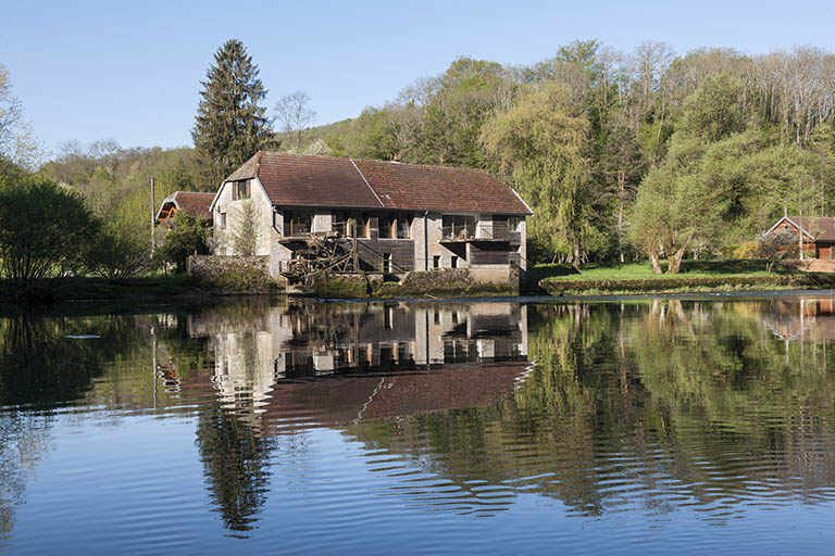 Vue d'ensemble depuis l'est. © Jérôme Mongreville / Région Bourgogne-Franche-Comté, Inventaire du patrimoine - 2015