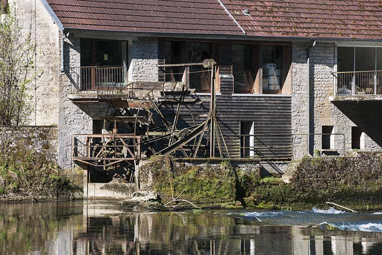 La roue suspendue vue de trois quarts. © Jérôme Mongreville / Région Bourgogne-Franche-Comté, Inventaire du patrimoine - 2015