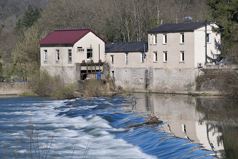 Vue d'ensemble depuis la rive gauche du Doubs. © Jérôme Mongreville / Région Bourgogne-Franche-Comté, Inventaire du patrimoine - 2015