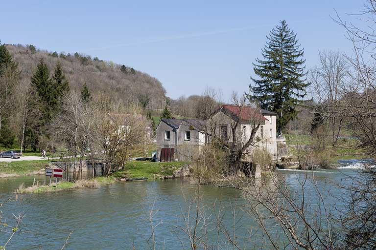 Vue d'ensemble depuis le sud-ouest. © Jérôme Mongreville / Région Bourgogne-Franche-Comté, Inventaire du patrimoine - 2015