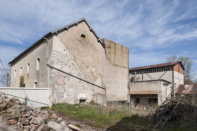 Minoterie (à gauche) et bâtiments industriels à droite. © Jérôme Mongreville / Région Bourgogne-Franche-Comté, Inventaire du patrimoine - 2015