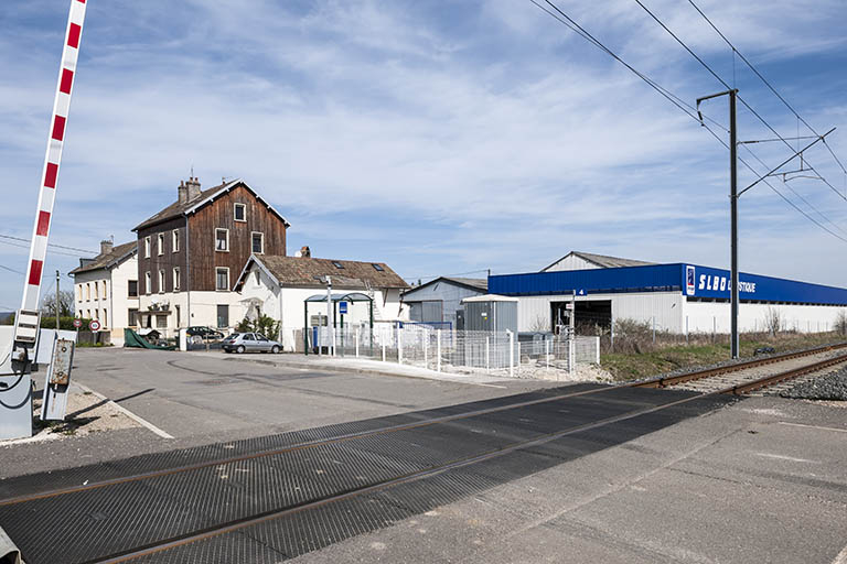 Vue d'ensemble depuis le sud. © Jérôme Mongreville / Région Bourgogne-Franche-Comté, Inventaire du patrimoine - 2015 Vue d'ensemble depuis le sud. © Jérôme Mongreville / Région Bourgogne-Franche-Comté, Inventaire du patrimoine - 2015