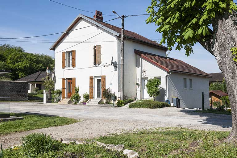 Logement ouvrier double (8-10 allée des Rompeux). © Jérôme Mongreville / Région Bourgogne-Franche-Comté, Inventaire du patrimoine - 2015 Logement ouvrier double (8-10 allée des Rompeux). © Jérôme Mongreville / Région Bourgogne-Franche-Comté, Inventaire du patrimoine - 2015