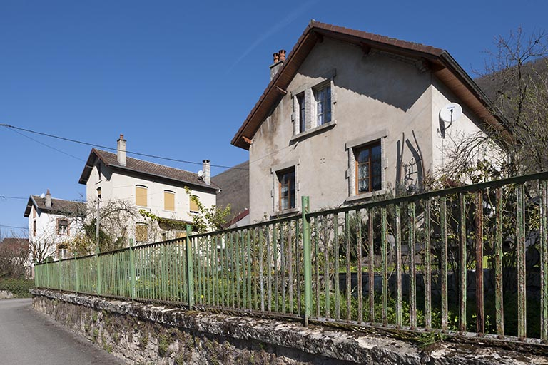 Alignement de maisons individuelles. © Jérôme Mongreville / Région Bourgogne-Franche-Comté, Inventaire du patrimoine - 2015