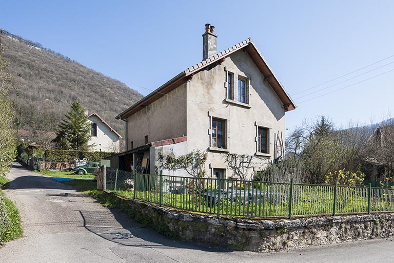 Maison individuelle, vue de trois quarts. © Jérôme Mongreville / Région Bourgogne-Franche-Comté, Inventaire du patrimoine - 2015