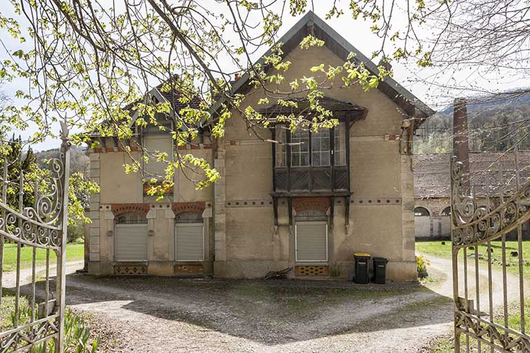 Pignon nord du logement patronal. © Jérôme Mongreville / Région Bourgogne-Franche-Comté, Inventaire du patrimoine - 2015 Pignon nord du logement patronal. © Jérôme Mongreville / Région Bourgogne-Franche-Comté, Inventaire du patrimoine - 2015