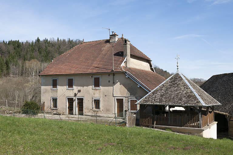 Logement vu de trois quarts droite. © Jérôme Mongreville / Région Bourgogne-Franche-Comté, Inventaire du patrimoine - 2015 Logement vu de trois quarts droite. © Jérôme Mongreville / Région Bourgogne-Franche-Comté, Inventaire du patrimoine - 2015