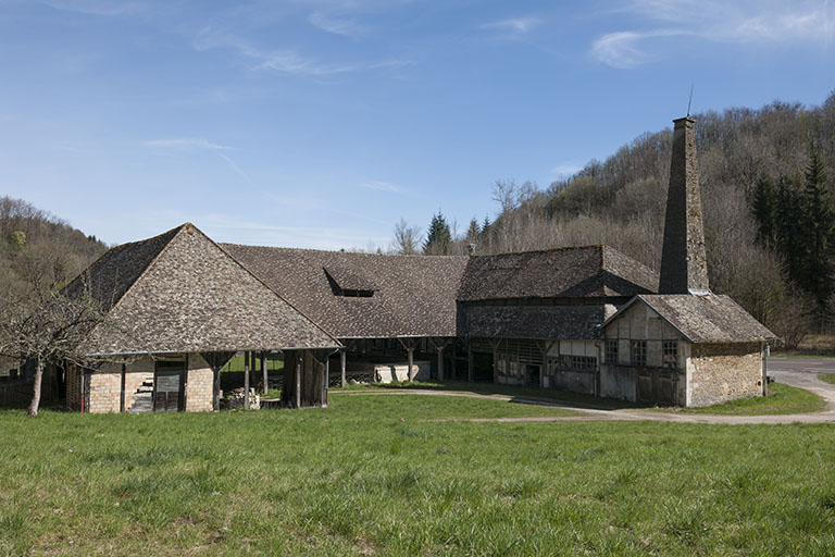 Vue rapprochée depuis le nord-ouest. © Jérôme Mongreville / Région Bourgogne-Franche-Comté, Inventaire du patrimoine - 2015 Vue rapprochée depuis le nord-ouest. © Jérôme Mongreville / Région Bourgogne-Franche-Comté, Inventaire du patrimoine - 2015