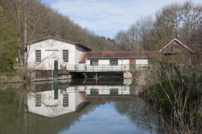 Vue d'ensemble depuis l'amont du bief de dérivation. © Jérôme Mongreville / Région Bourgogne-Franche-Comté, Inventaire du patrimoine - 2015