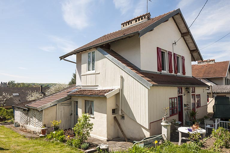 Maison jumelée vue de trois quarts (rue des Cités). © Jérôme Mongreville / Région Bourgogne-Franche-Comté, Inventaire du patrimoine - 2015 Maison jumelée vue de trois quarts (rue des Cités). © Jérôme Mongreville / Région Bourgogne-Franche-Comté, Inventaire du patrimoine - 2015