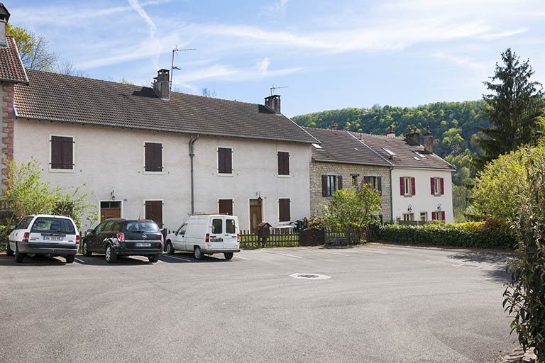 Façade ouest des logements contigus (26-28 rue des Usines). © Jérôme Mongreville / Région Bourgogne-Franche-Comté, Inventaire du patrimoine - 2015 Façade ouest des logements contigus (26-28 rue des Usines). © Jérôme Mongreville / Région Bourgogne-Franche-Comté, Inventaire du patrimoine - 2015