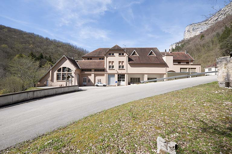 Façade sud du bâtiment d'exploitation. © Jérôme Mongreville / Région Bourgogne-Franche-Comté, Inventaire du patrimoine - 2015 Façade sud du bâtiment d'exploitation. © Jérôme Mongreville / Région Bourgogne-Franche-Comté, Inventaire du patrimoine - 2015
