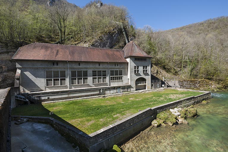 Vue de trois quarts gauche de la centrale. © Jérôme Mongreville / Région Bourgogne-Franche-Comté, Inventaire du patrimoine - 2015 Vue de trois quarts gauche de la centrale. © Jérôme Mongreville / Région Bourgogne-Franche-Comté, Inventaire du patrimoine - 2015