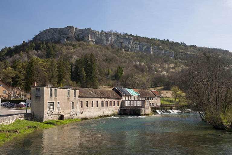 Vue d'ensemble depuis le sud-ouest. © Jérôme Mongreville / Région Bourgogne-Franche-Comté, Inventaire du patrimoine - 2015 Vue d'ensemble depuis le sud-ouest. © Jérôme Mongreville / Région Bourgogne-Franche-Comté, Inventaire du patrimoine - 2015