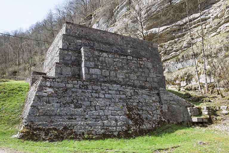 Massif de la cheminée d'équilibre. © Jérôme Mongreville / Région Bourgogne-Franche-Comté, Inventaire du patrimoine - 2015