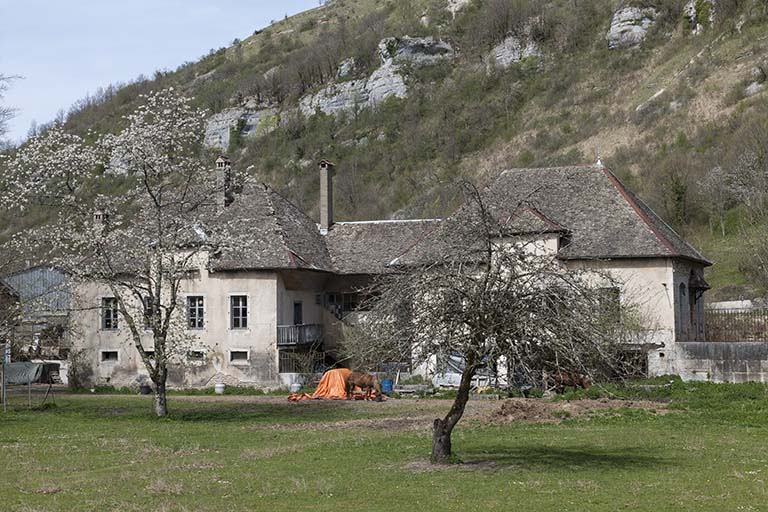 Façade sud du bâtiment abritant les bureaux, logements, écuries et remises. © Jérôme Mongreville / Région Bourgogne-Franche-Comté, Inventaire du patrimoine - 2015 Façade sud du bâtiment abritant les bureaux, logements, écuries et remises. © Jérôme Mongreville / Région Bourgogne-Franche-Comté, Inventaire du patrimoine - 2015