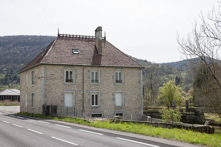 Ancienne conciergerie. © Jérôme Mongreville / Région Bourgogne-Franche-Comté, Inventaire du patrimoine - 2015 Ancienne conciergerie. © Jérôme Mongreville / Région Bourgogne-Franche-Comté, Inventaire du patrimoine - 2015