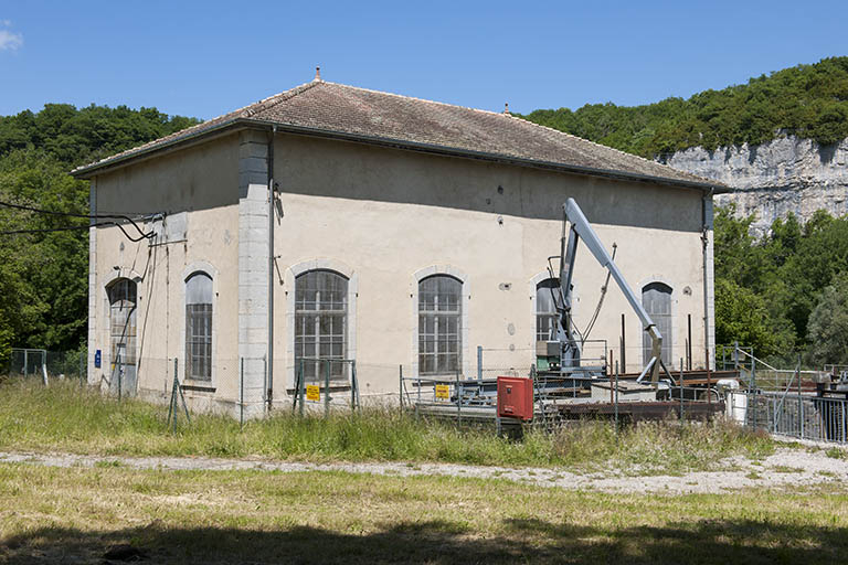 La centrale hydroélectrique vue de trois quarts.  © Jérôme Mongreville / Région Bourgogne-Franche-Comté, Inventaire du patrimoine - 2015 La centrale hydroélectrique vue de trois quarts.  © Jérôme Mongreville / Région Bourgogne-Franche-Comté, Inventaire du patrimoine - 2015