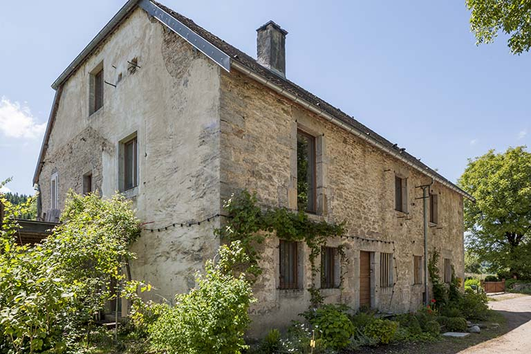 Logement d'ouvriers (puis école). Vue de trois quarts droite. © Jérôme Mongreville / Région Bourgogne-Franche-Comté, Inventaire du patrimoine - 2015 Logement d'ouvriers (puis école). Vue de trois quarts droite. © Jérôme Mongreville / Région Bourgogne-Franche-Comté, Inventaire du patrimoine - 2015