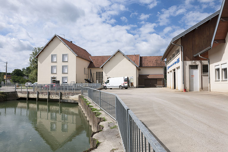 La centrale hydroélectrique vue depuis le nord. © Jérôme Mongreville / Région Bourgogne-Franche-Comté, Inventaire du patrimoine - 2015 La centrale hydroélectrique vue depuis le nord. © Jérôme Mongreville / Région Bourgogne-Franche-Comté, Inventaire du patrimoine - 2015
