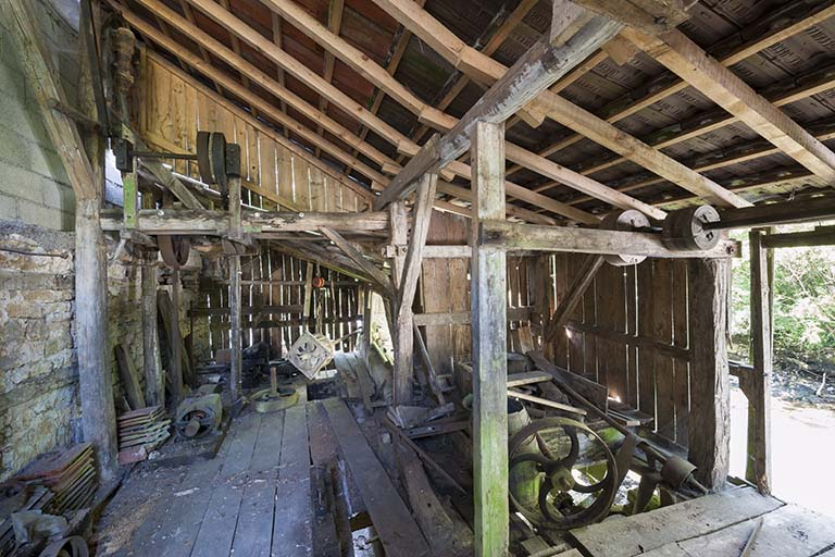 Vue intérieure du bâtiment d'eau. © Jérôme Mongreville / Région Bourgogne-Franche-Comté, Inventaire du patrimoine - 2015