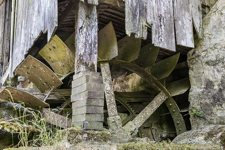 Partie supérieure de la roue en dessous. © Jérôme Mongreville / Région Bourgogne-Franche-Comté, Inventaire du patrimoine - 2015
