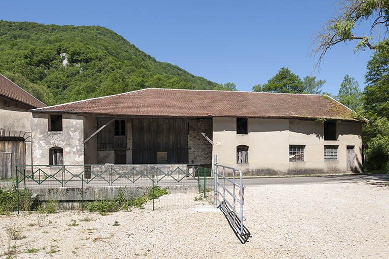 Façade est des écuries et remises. © Jérôme Mongreville / Région Bourgogne-Franche-Comté, Inventaire du patrimoine - 2015 Façade est des écuries et remises. © Jérôme Mongreville / Région Bourgogne-Franche-Comté, Inventaire du patrimoine - 2015