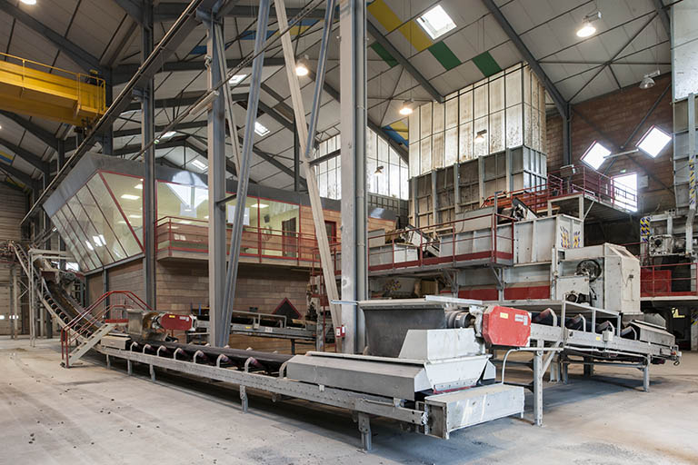 Atelier de préparation des terres. Vue d'ensemble (partie est). © Jérôme Mongreville / Région Bourgogne-Franche-Comté, Inventaire du patrimoine - 2015 Atelier de préparation des terres. Vue d'ensemble (partie est). © Jérôme Mongreville / Région Bourgogne-Franche-Comté, Inventaire du patrimoine - 2015