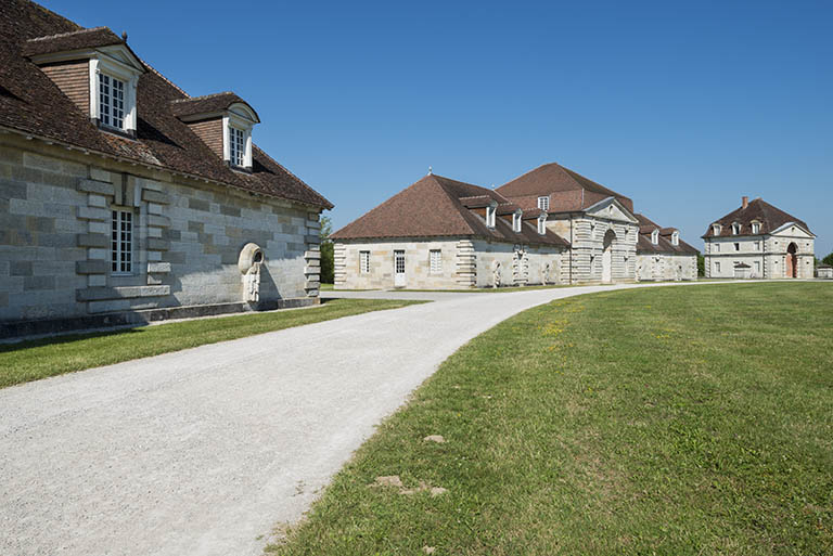 Logement des ouvriers (berniers) et maison des commis ouest. © Jérôme Mongreville / Bibliothèque municipale, Besançon - 2015 Logement des ouvriers (berniers) et maison des commis ouest. © Jérôme Mongreville / Bibliothèque municipale, Besançon - 2015