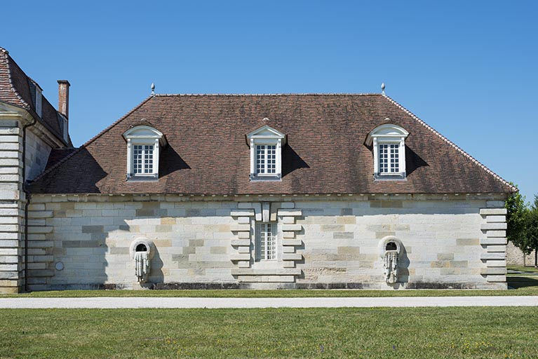Logement des ouvriers ouest. Aile nord. © Jérôme Mongreville / Bibliothèque municipale, Besançon - 2015 Logement des ouvriers ouest. Aile nord. © Jérôme Mongreville / Bibliothèque municipale, Besançon - 2015