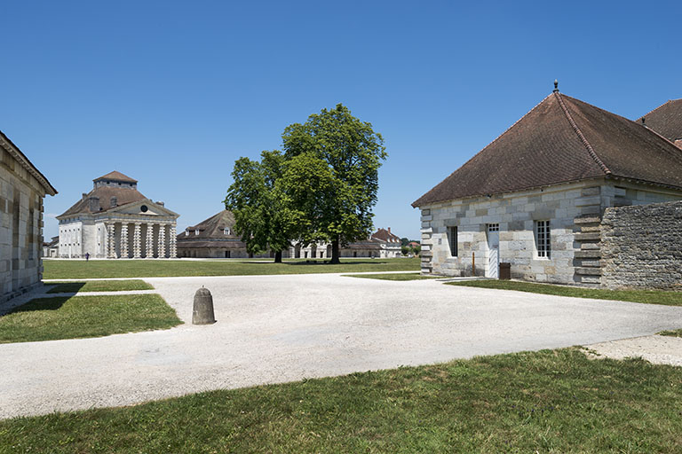 Vue d'ensemble depuis le mur d'enceinte sud. © Jérôme Mongreville / Région Bourgogne-Franche-Comté, Inventaire du patrimoine - 2015 Vue d'ensemble depuis le mur d'enceinte sud. © Jérôme Mongreville / Région Bourgogne-Franche-Comté, Inventaire du patrimoine - 2015