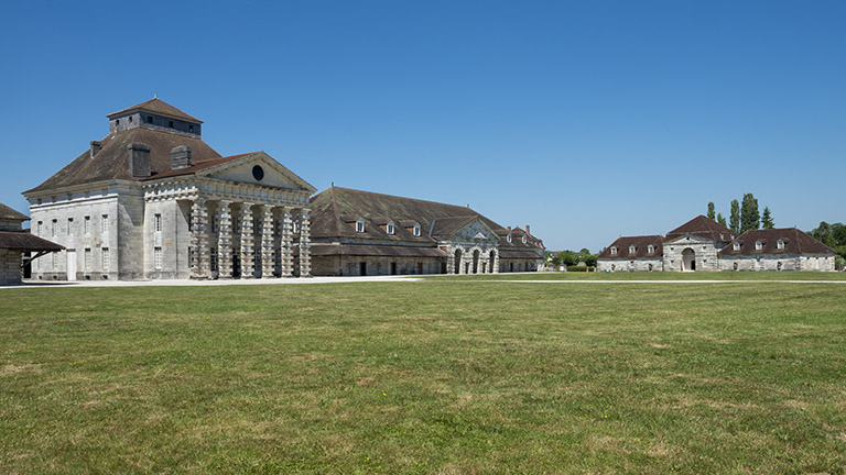Maison du directeur, berne et logements d'ouvriers est. © Jérôme Mongreville / Région Bourgogne-Franche-Comté, Inventaire du patrimoine - 2015 Maison du directeur, berne et logements d'ouvriers est. © Jérôme Mongreville / Région Bourgogne-Franche-Comté, Inventaire du patrimoine - 2015