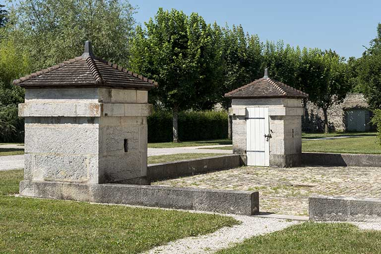 Guérites de la maison des commis ouest. © Jérôme Mongreville / Région Bourgogne-Franche-Comté, Inventaire du patrimoine - 2015 Guérites de la maison des commis ouest. © Jérôme Mongreville / Région Bourgogne-Franche-Comté, Inventaire du patrimoine - 2015